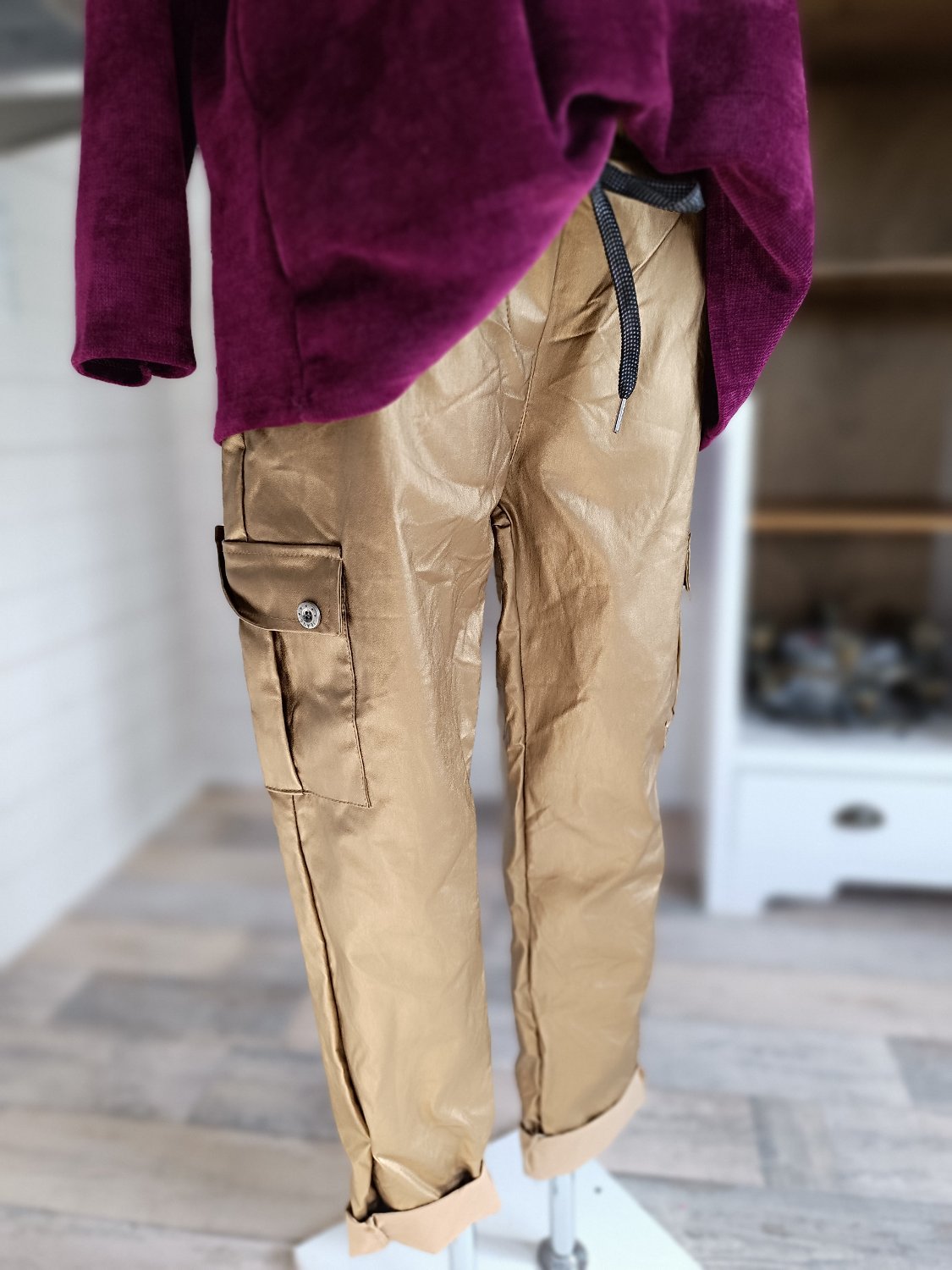 Cargo Jogpant in Lederoptik, Farbe Gold, Damenhose Kunstleder